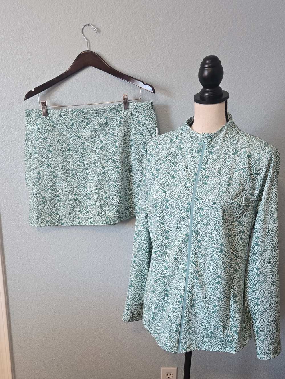 NWT SET Tommy Bahama Every Day Active Green White Medallion Jacket & Skort XL